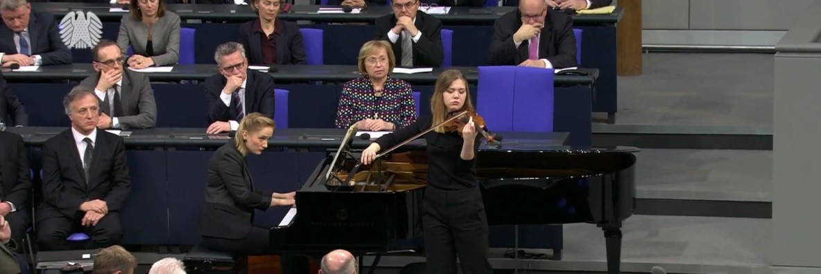 Judith spielt im Bundestag